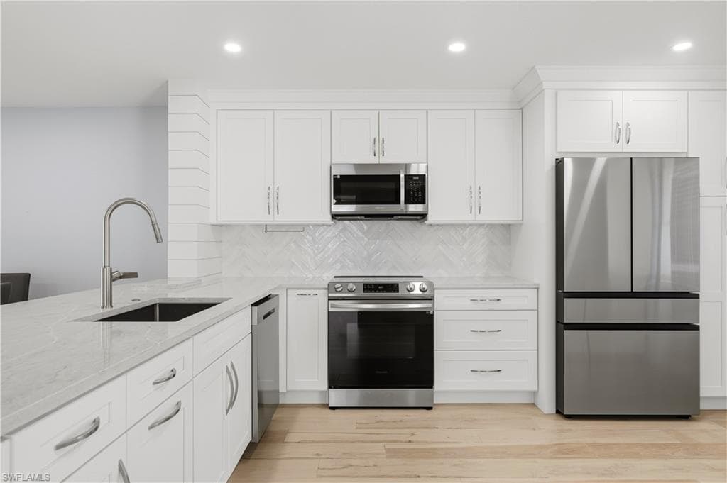 1330 Derbyshire CT # E101, NAPLES FL 34116-6