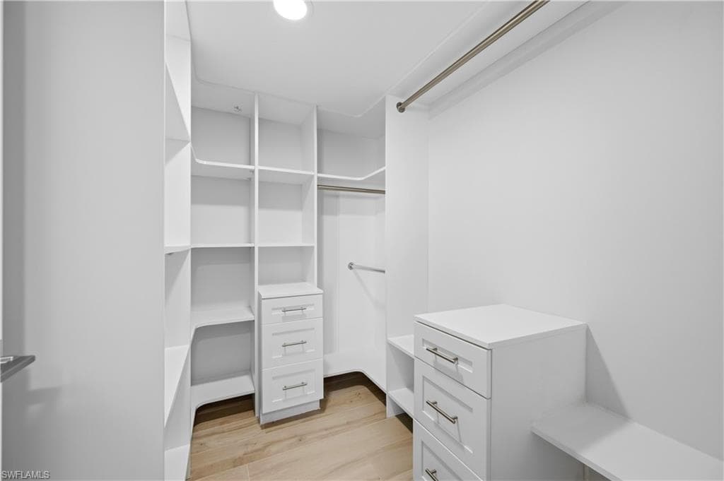 1330 Derbyshire CT # E101, NAPLES FL 34116-23