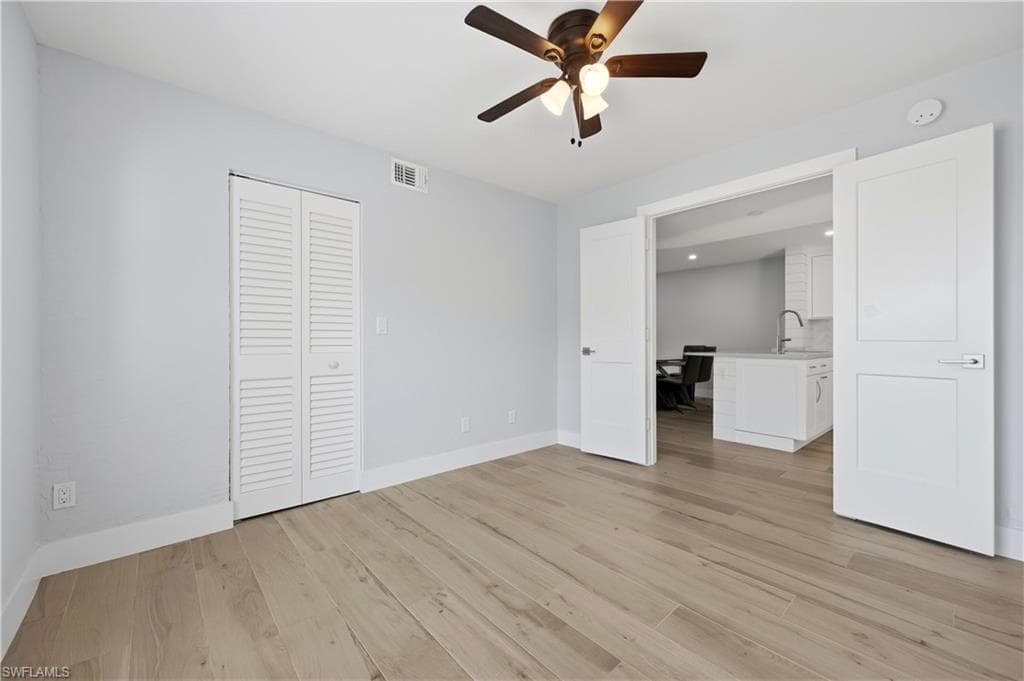 1330 Derbyshire CT # E101, NAPLES FL 34116-29