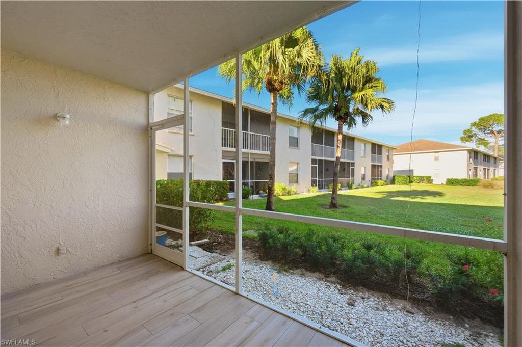 1330 Derbyshire CT # E101, NAPLES FL 34116-32