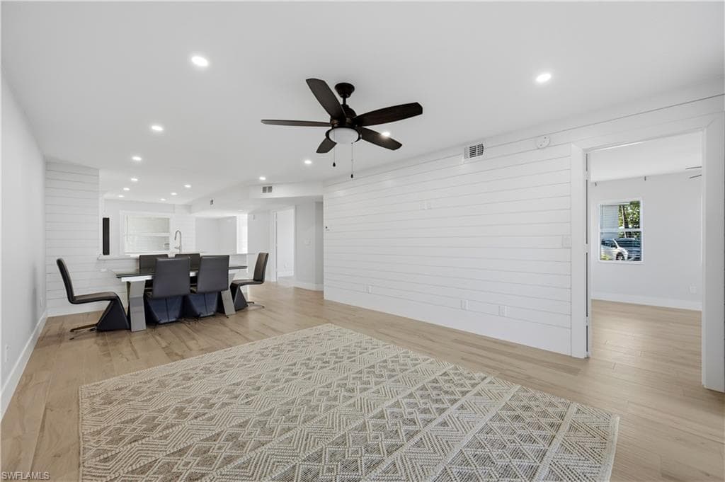 1330 Derbyshire CT # E101, NAPLES FL 34116-14