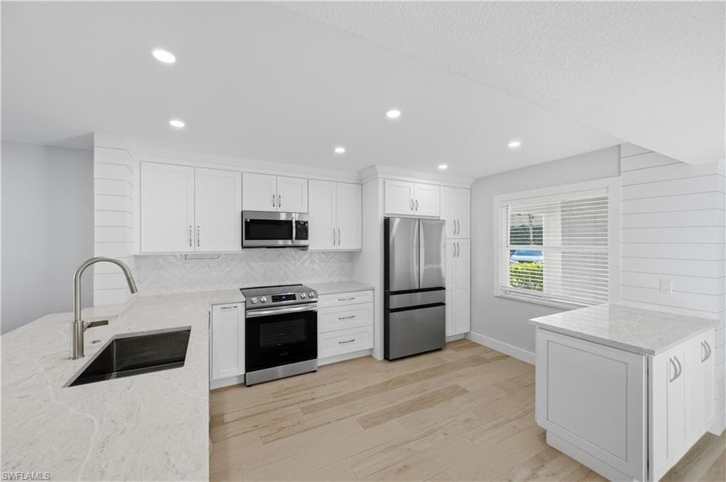 1330 Derbyshire CT # E101, NAPLES FL 34116-7