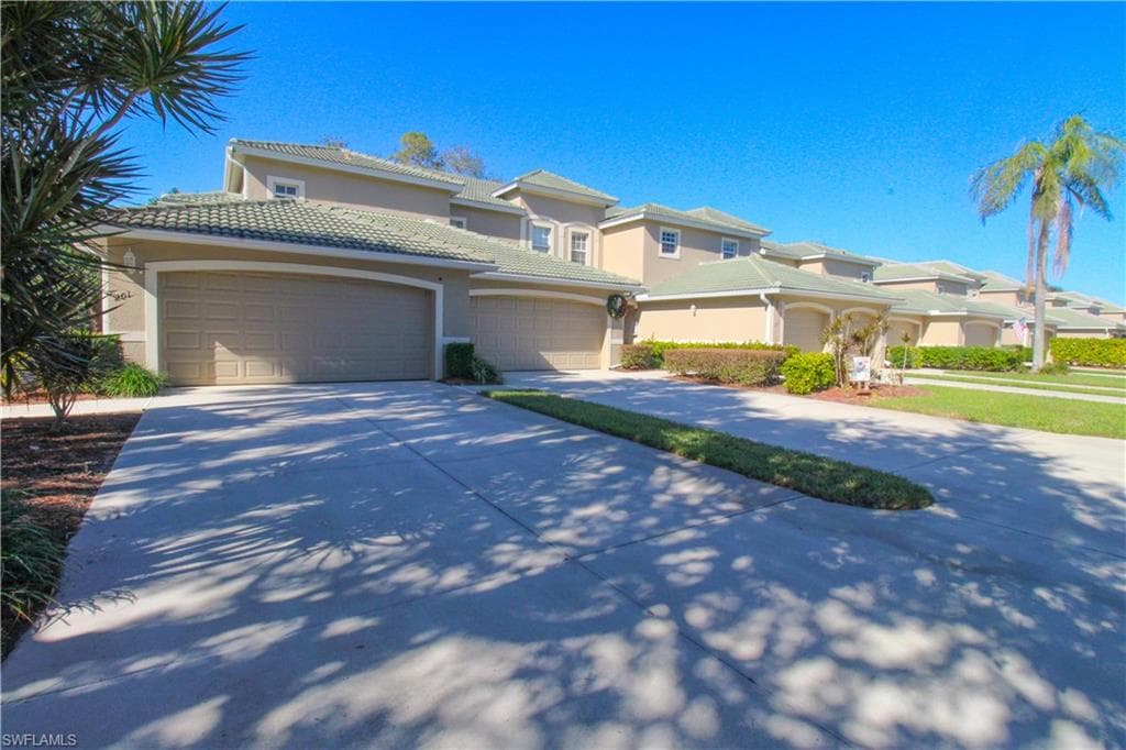 3435 Laurel Greens LN S # 201, NAPLES FL 34119-1