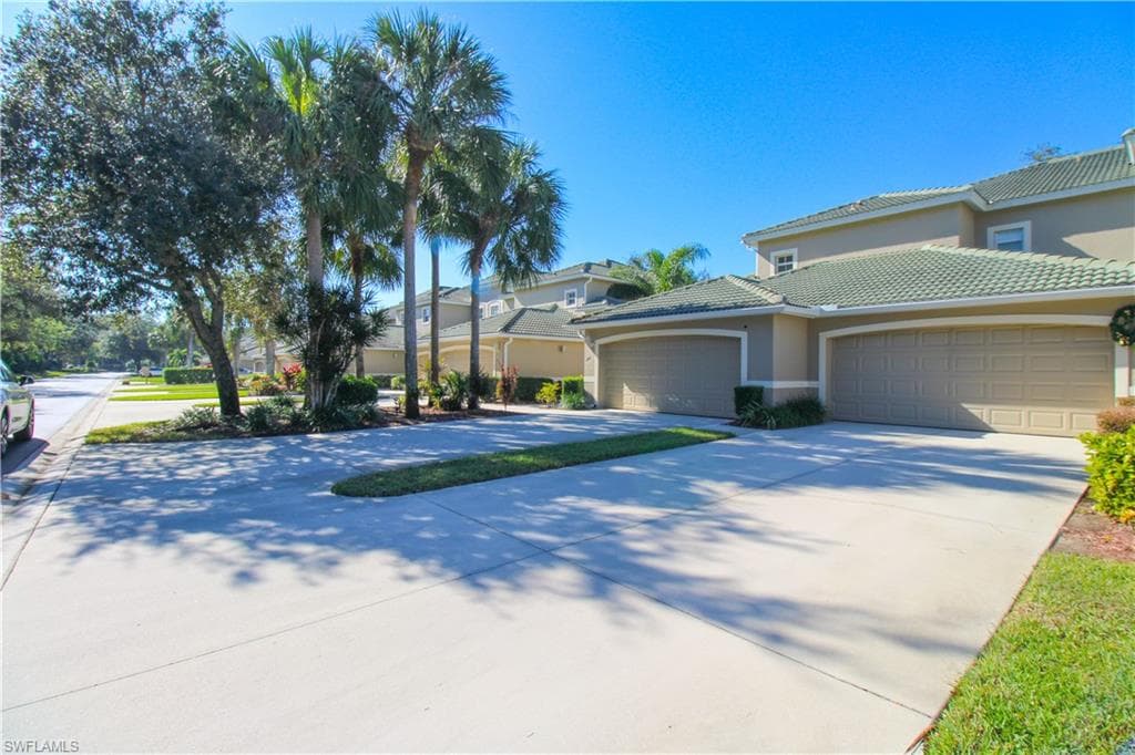 3435 Laurel Greens LN S # 201, NAPLES FL 34119-2
