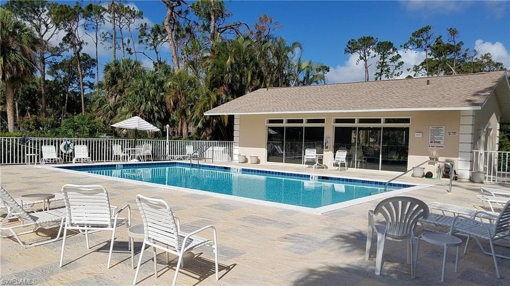 220 Timber Lake CIR # B204, NAPLES FL 34104-2