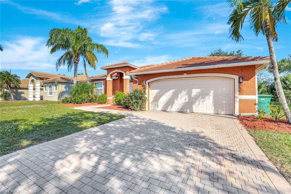 721 Grand Rapids BLVD, NAPLES FL 34120-1
