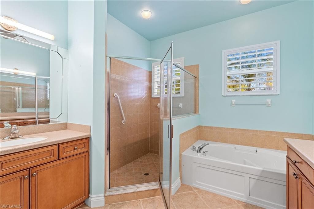 8429 Laurel Lakes BLVD, NAPLES FL 34119-17