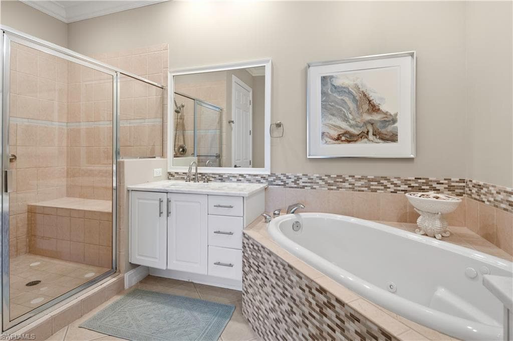 5025 Blauvelt WAY # 101, NAPLES FL 34105-11