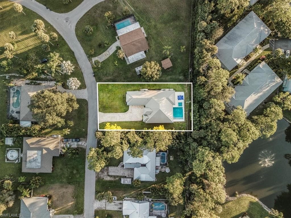 28033 Oak LN, BONITA SPRINGS FL 34135-39