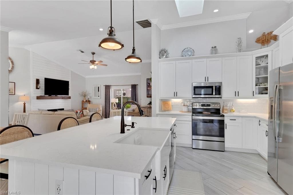 1151 Jardin DR, NAPLES FL 34104-2