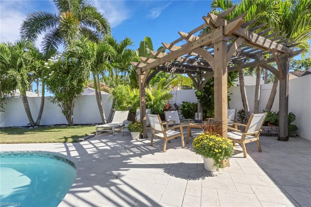 1151 Jardin DR, NAPLES FL 34104-23