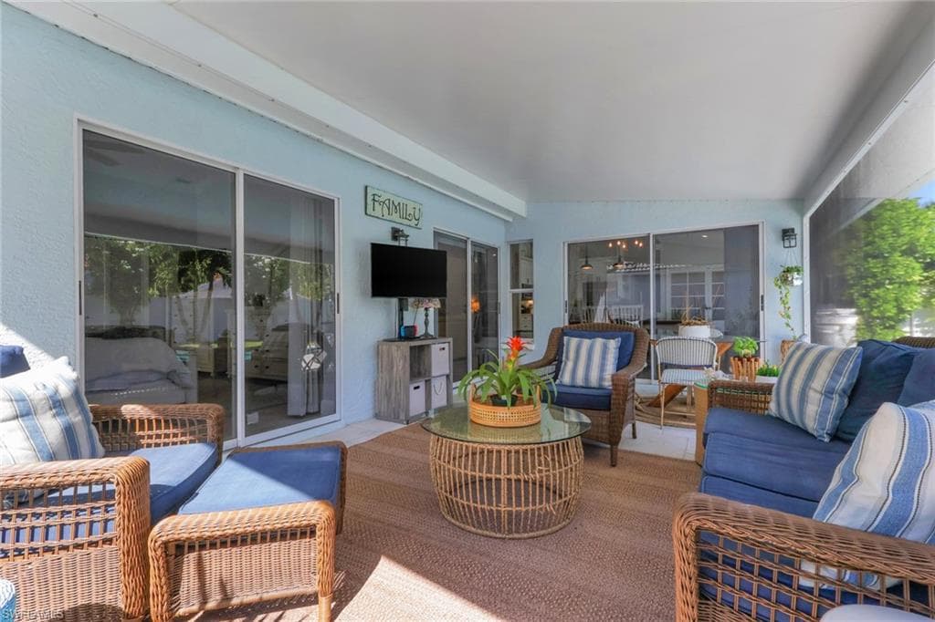 1151 Jardin DR, NAPLES FL 34104-33