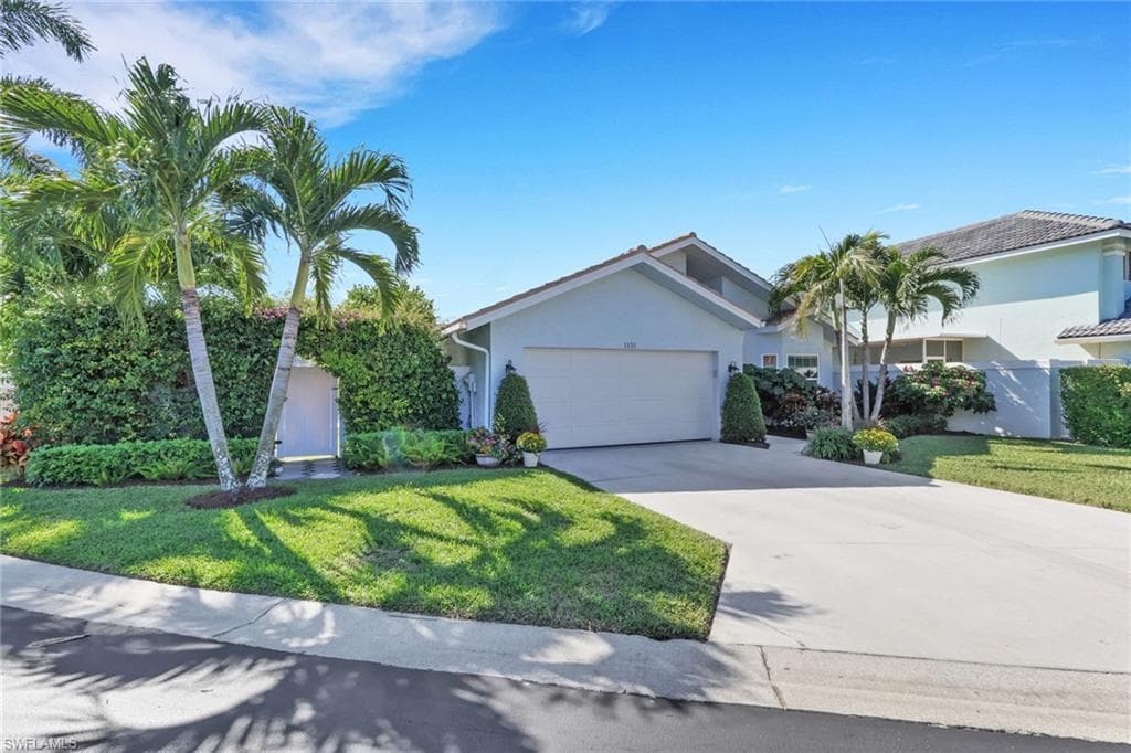 1151 Jardin DR, NAPLES FL 34104-36