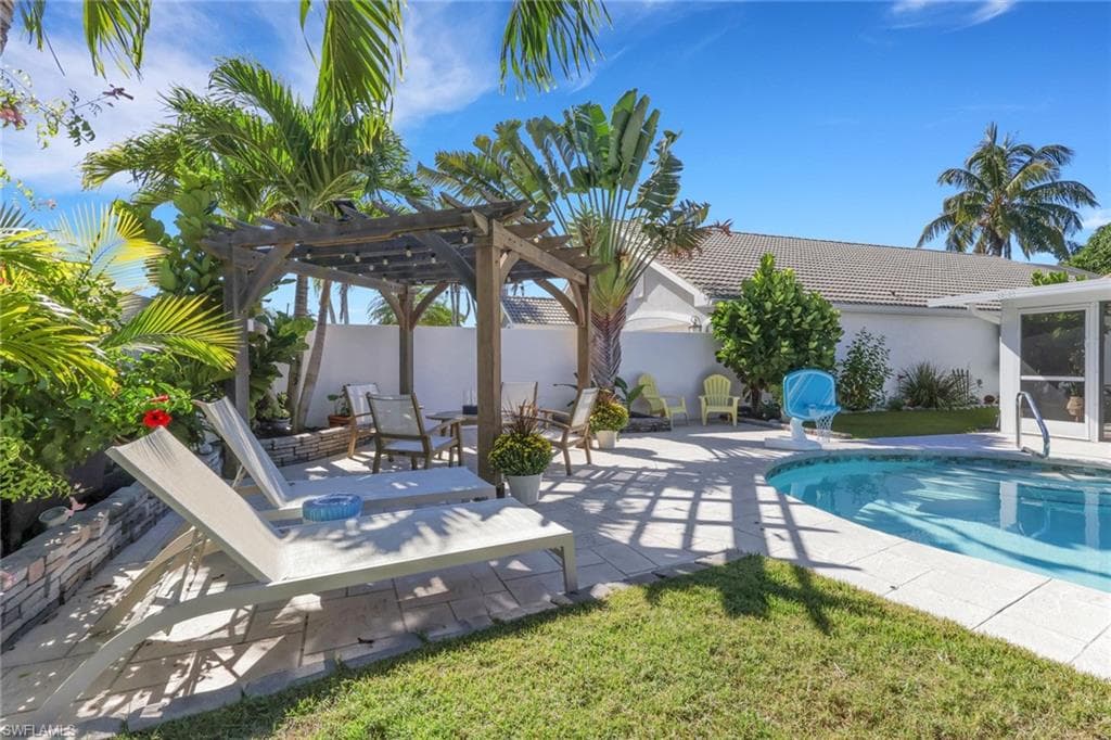 1151 Jardin DR, NAPLES FL 34104-30