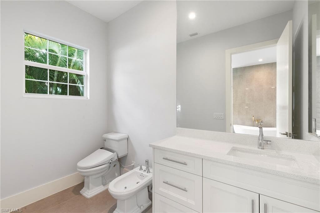 1086 Michigan AVE-22