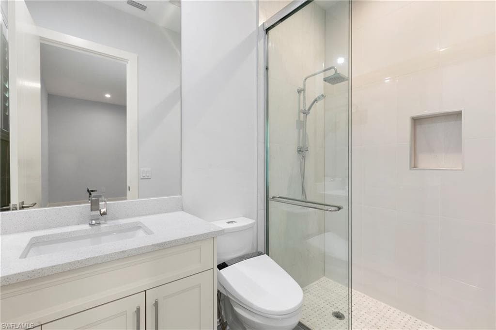 1086 Michigan AVE-26