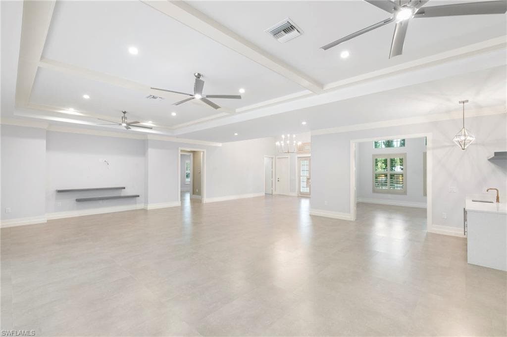 1086 Michigan AVE-12