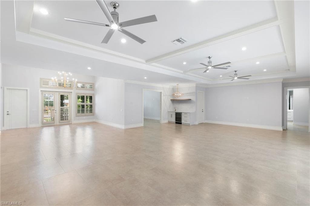 1086 Michigan AVE-11