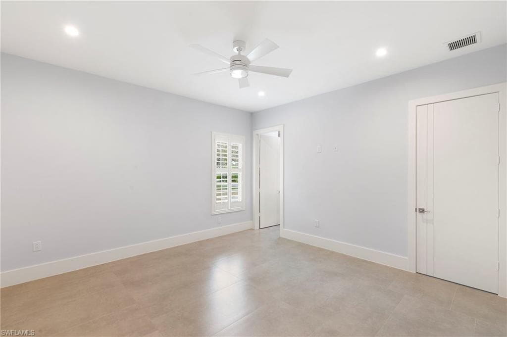 1086 Michigan AVE-25