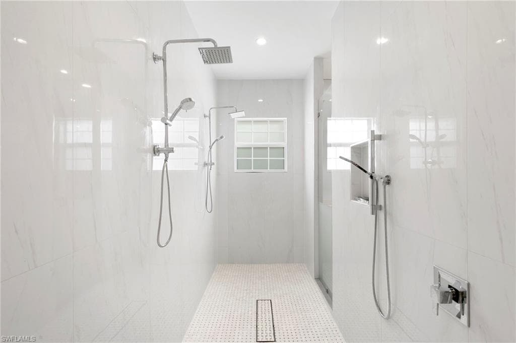 1086 Michigan AVE-21
