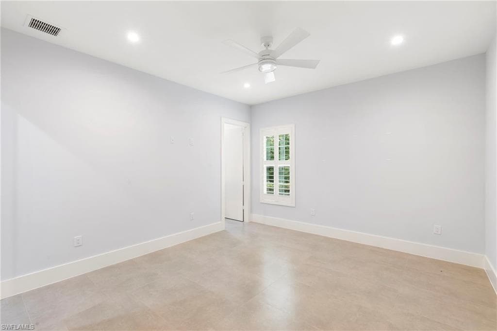 1086 Michigan AVE-27