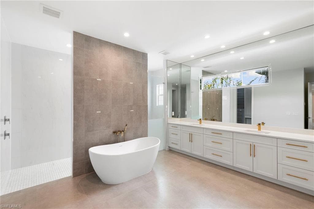 1086 Michigan AVE-19