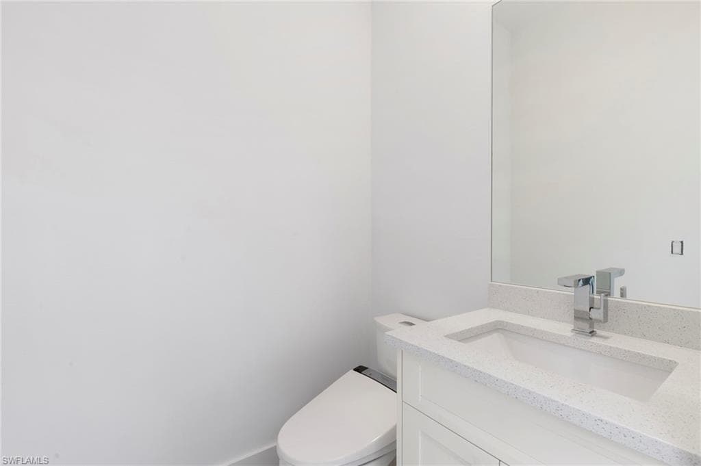 1086 Michigan AVE-29