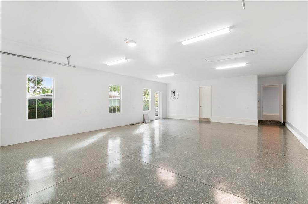 1086 Michigan AVE-32