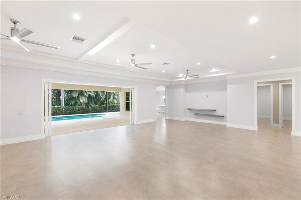 1086 Michigan AVE-13