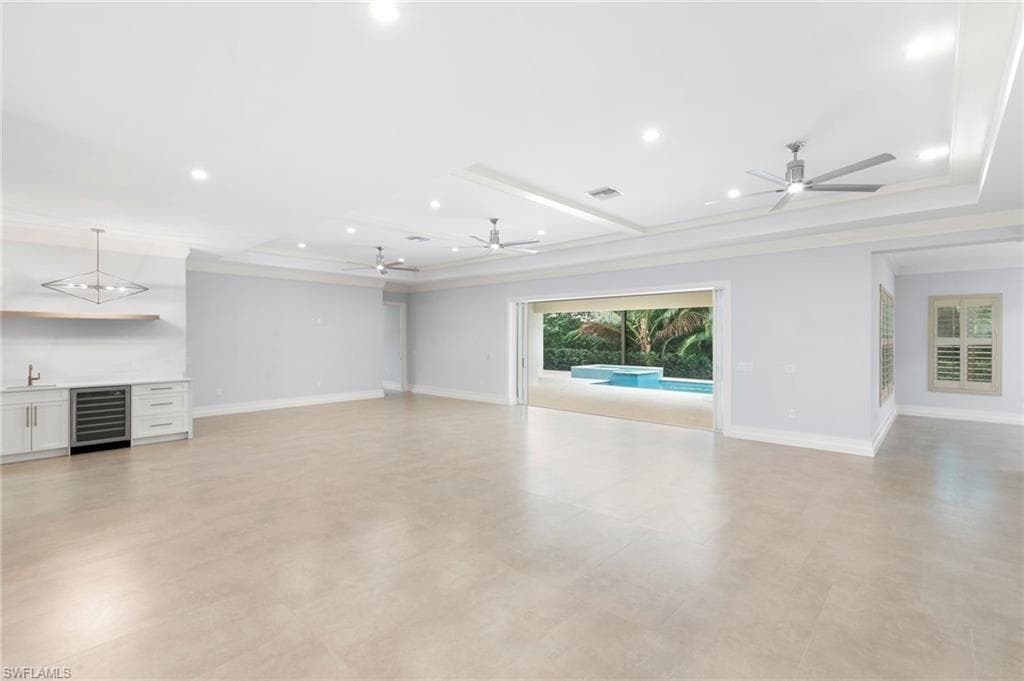 1086 Michigan AVE-10