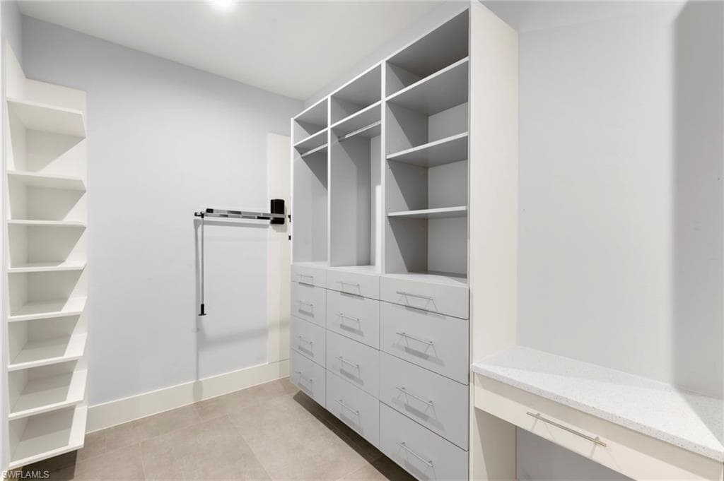 1086 Michigan AVE-18