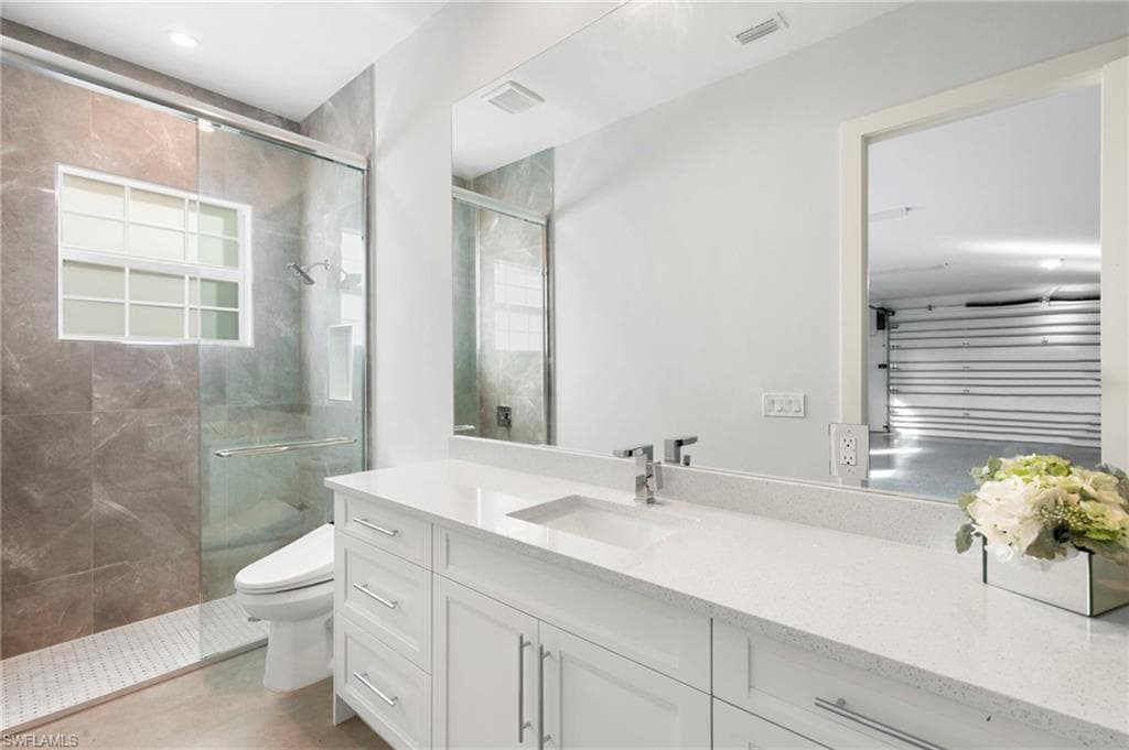 1086 Michigan AVE-30