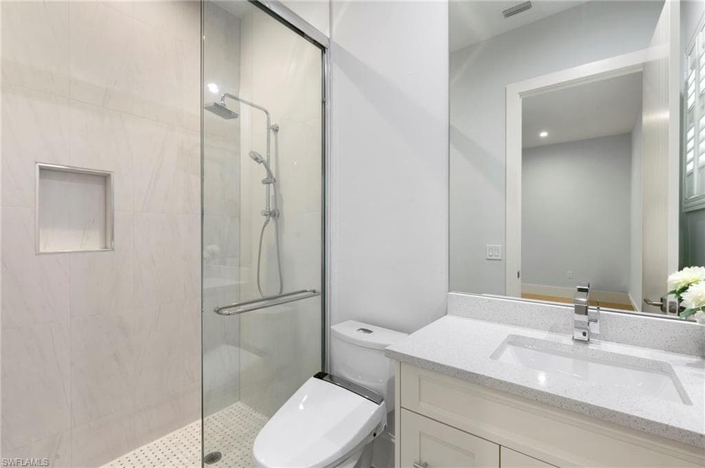 1086 Michigan AVE-28