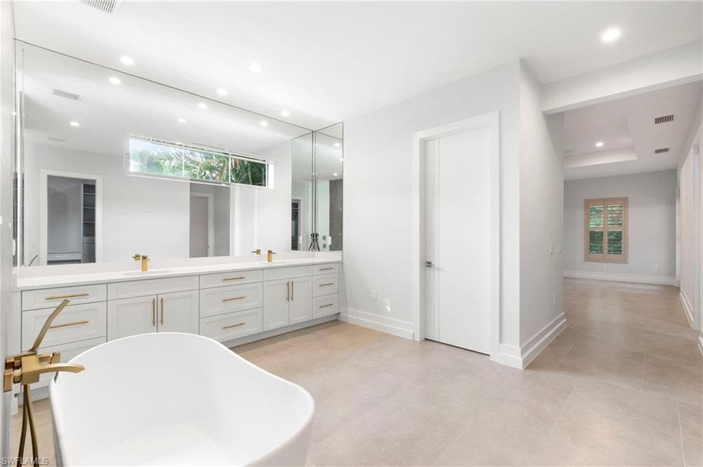 1086 Michigan AVE-20