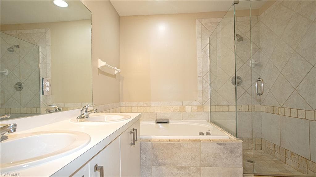 3765 Fieldstone BLVD # 1304, NAPLES FL 34109-32