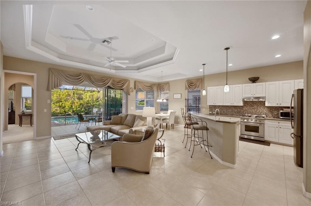 10748 Fieldfair DR, NAPLES FL 34119-5
