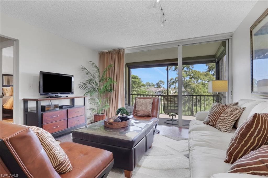 1084 Forest Lakes DR # 7304, NAPLES FL 34105-11