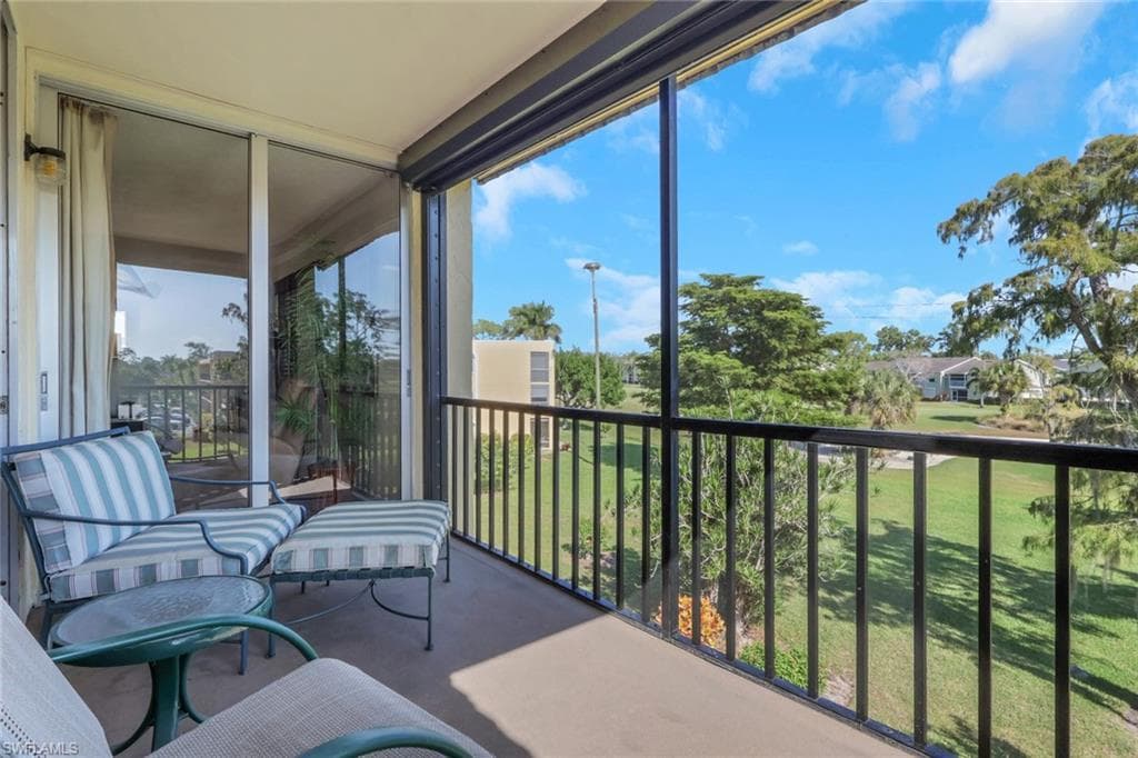 1084 Forest Lakes DR # 7304, NAPLES FL 34105-23