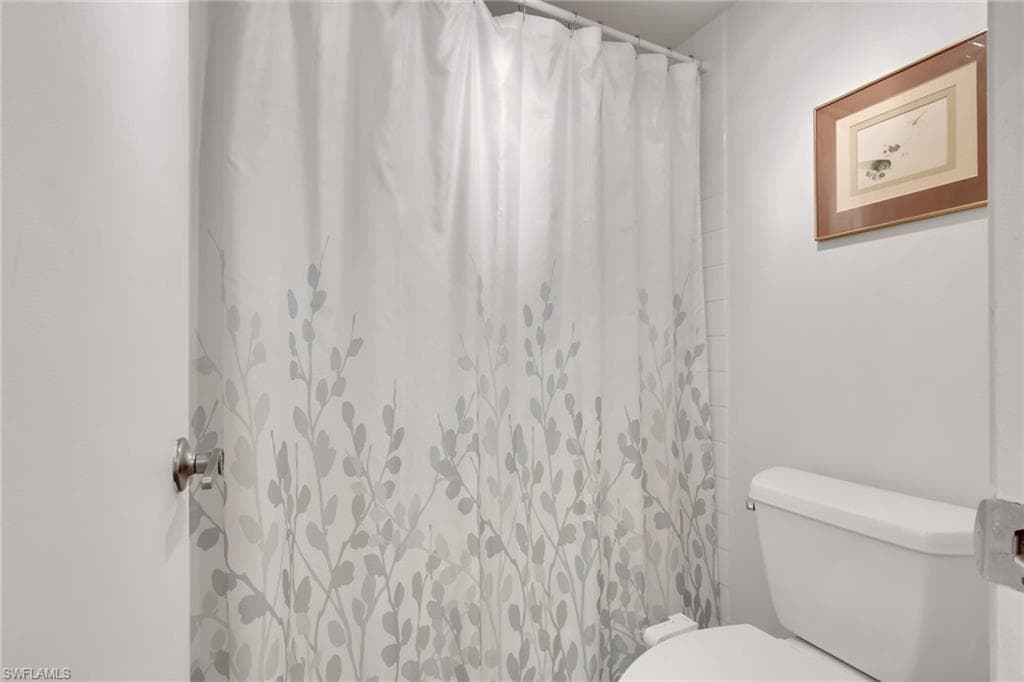 1084 Forest Lakes DR # 7304, NAPLES FL 34105-17