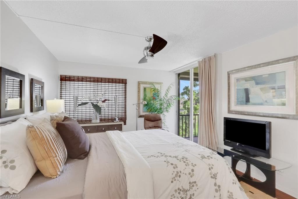 1084 Forest Lakes DR # 7304, NAPLES FL 34105-14