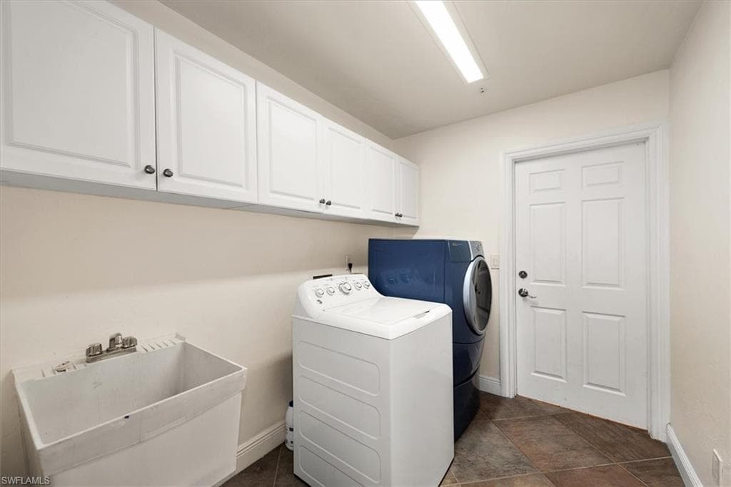 2252 Royal LN, NAPLES FL 34112-17