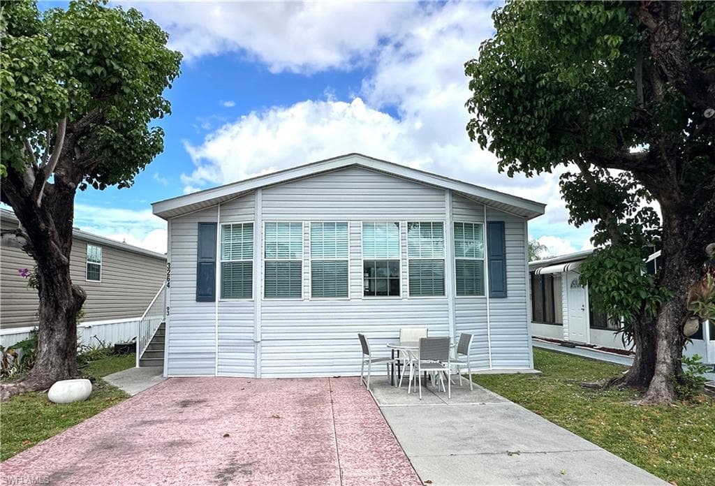 3264 Ott LN, BONITA SPRINGS FL 34134-1