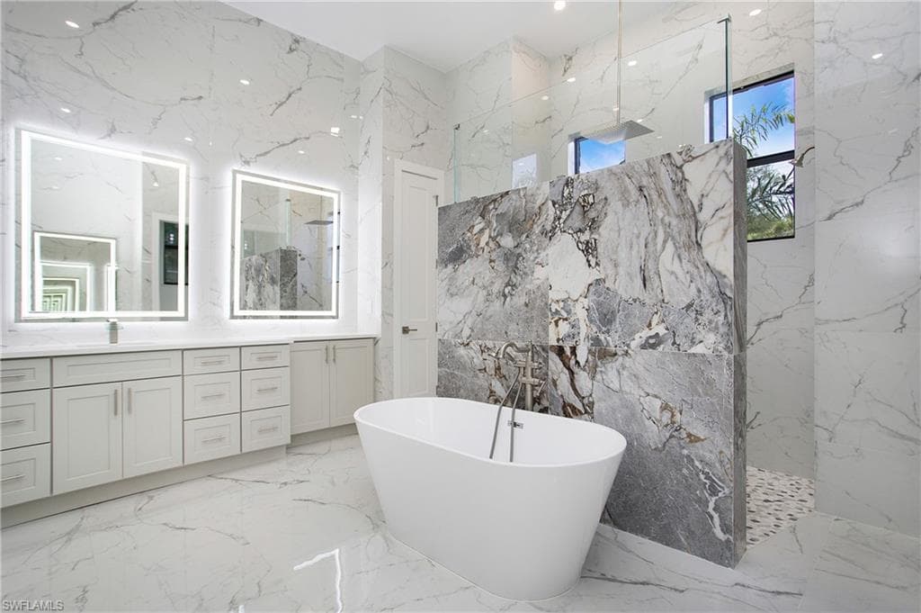 4111 Williams RD, ESTERO FL 33928-26