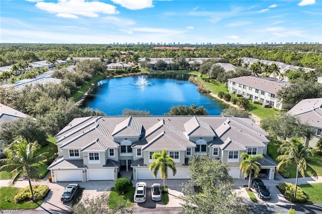 1370 Mariposa CIR # 102, NAPLES FL 34105-41