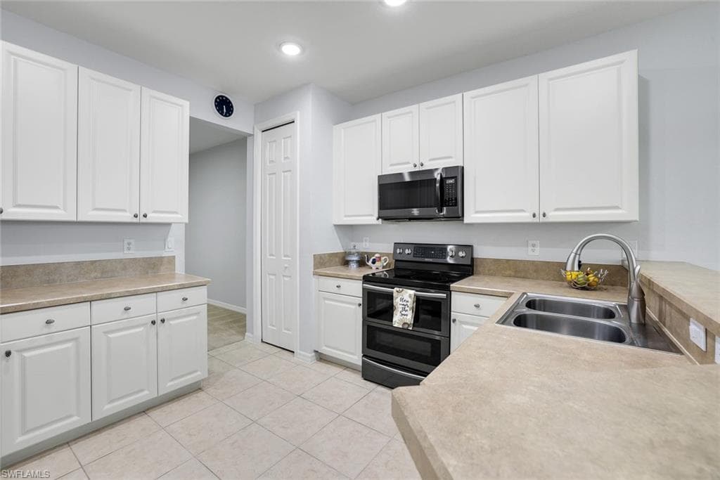1370 Mariposa CIR # 102, NAPLES FL 34105-11
