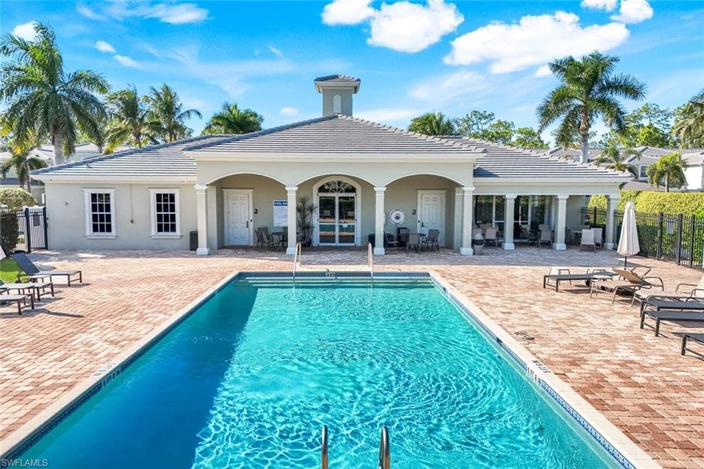 1370 Mariposa CIR # 102, NAPLES FL 34105-40
