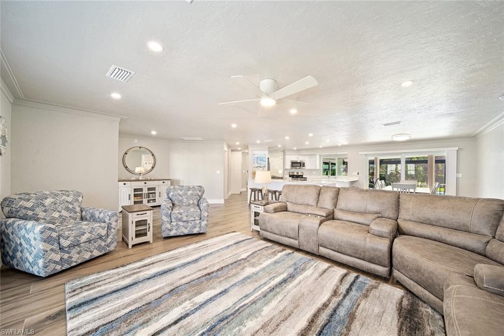 1270 Par View DR-4