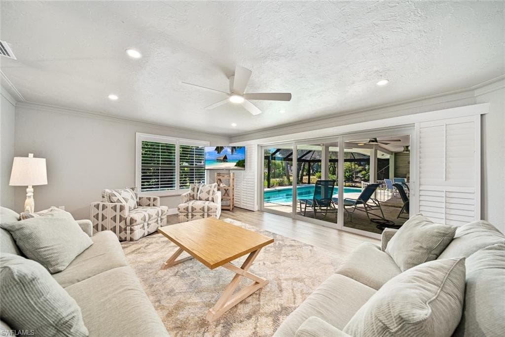 1270 Par View DR-18
