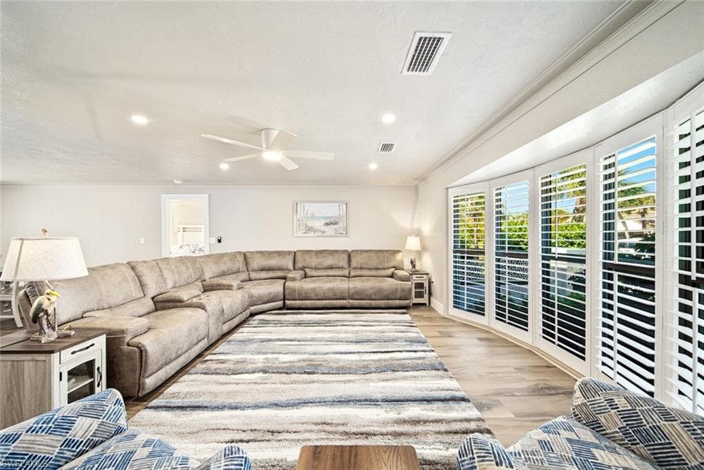 1270 Par View DR-3