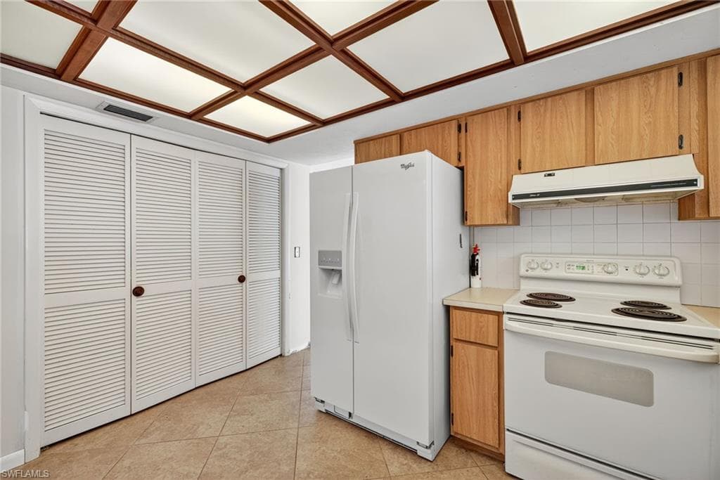6811 Sandalwood LN-16